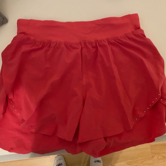 Lululemon Fast and Free Shorts Colour Lipgloss Sz 4 - Picture 2 of 5
